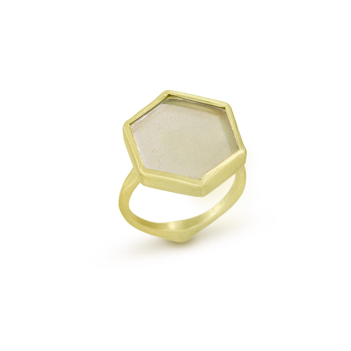 Corazon Cabochon Quartz Hexagon Ring in 18K Green Gold